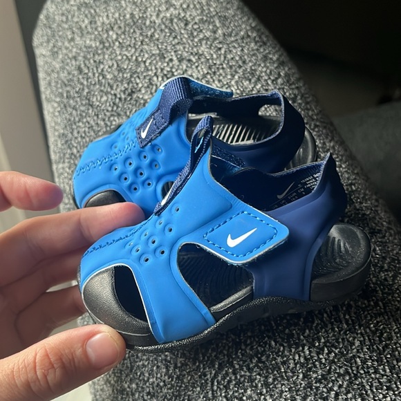 Never worn! Nike baby shoes, size 3c - Picture 8 of 8
